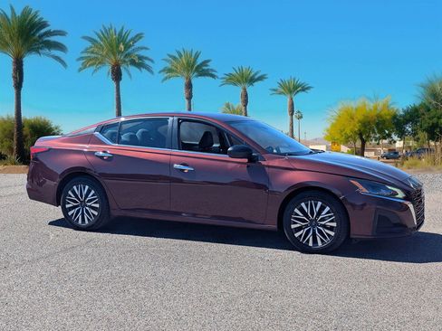 Used 2024 Nissan Altima 2.5 SV image 5