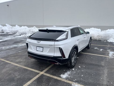 Used 2025 Cadillac Lyriq Luxury image 6
