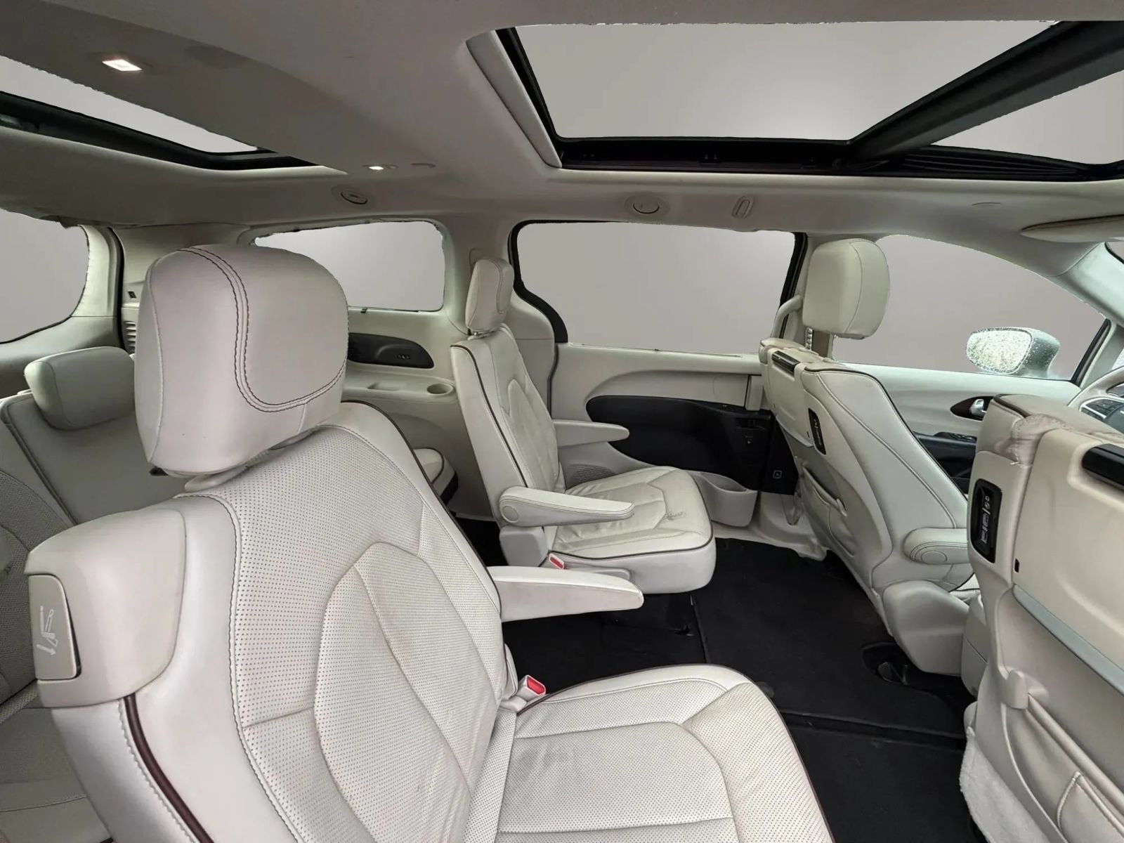 Used 2017 Chrysler Pacifica Limited FWD image 28