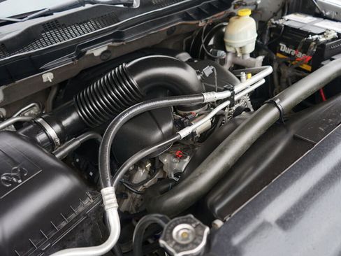 Used 2016 RAM 1500 Classic SLT AWD/4WD image 10