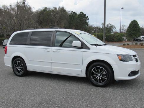Used 2017 Dodge Grand Caravan GT image 2