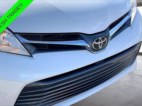 Used 2020 Toyota Sienna XLE Premium AWD/4WD image 32