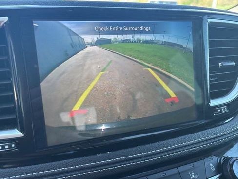 Used 2024 Chrysler Pacifica Touring-L image 22