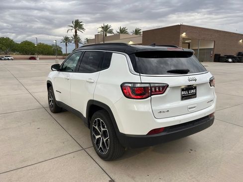 Certified 2025 Jeep Compass Limited AWD/4WD image 9