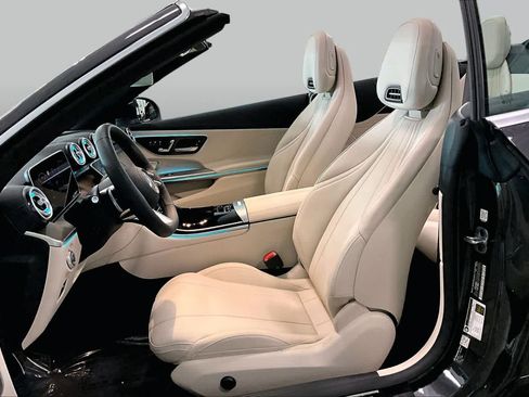Used 2026 Mercedes-Benz CLE 300 4MATIC Cabriolet image 9