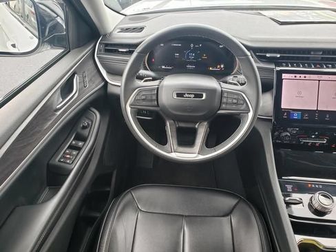Used 2023 Jeep Grand Cherokee Limited AWD/4WD image 16