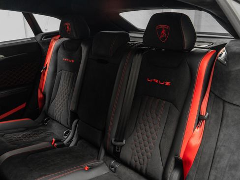 Used 2024 Lamborghini Urus Performante AWD/4WD image 16