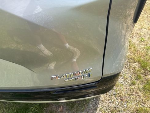 Used 2023 Toyota Sienna Platinum image 11