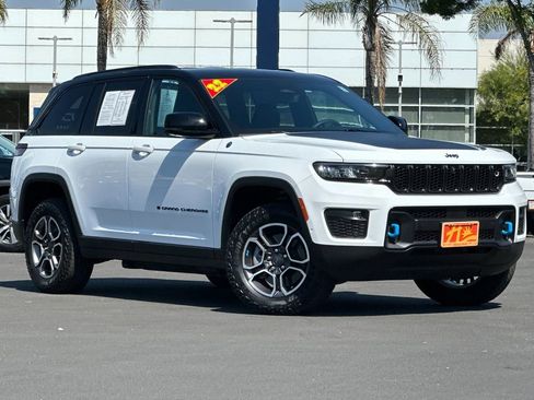 Used 2022 Jeep Grand Cherokee Trailhawk w/ Advanced Protech Group II AWD/4WD image 1