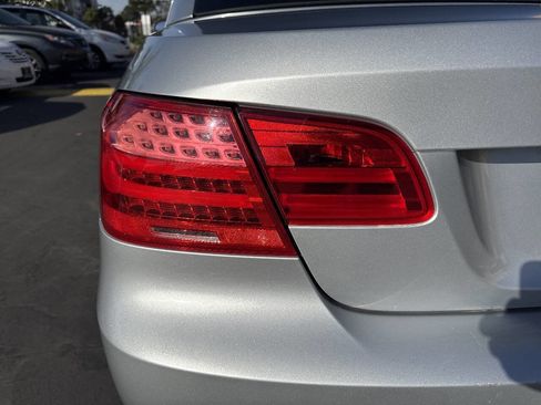 Used 2011 BMW 328i Convertible image 33