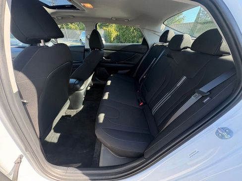 Used 2025 Hyundai Elantra SEL image 25