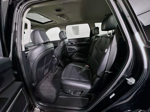 Used 2025 Kia Telluride S image 27