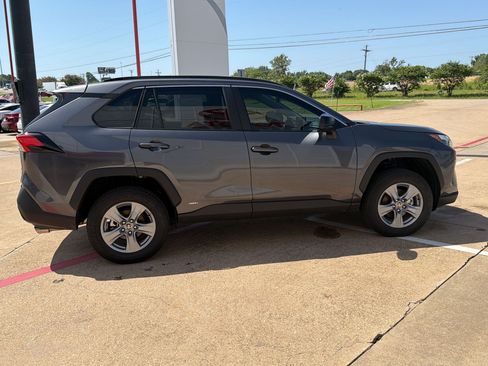 Used 2025 Toyota RAV4 LE AWD/4WD image 8