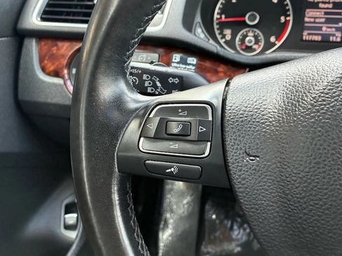 Used 2013 Volkswagen Passat TDI SEL Premium image 22