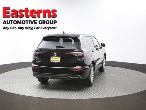 Used 2025 Mitsubishi Outlander ES image 39