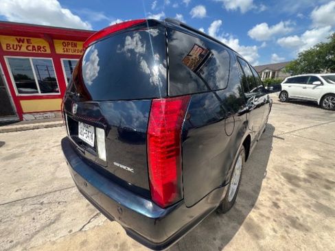 Used 2008 Cadillac SRX w/ Utility Package RWD image 5