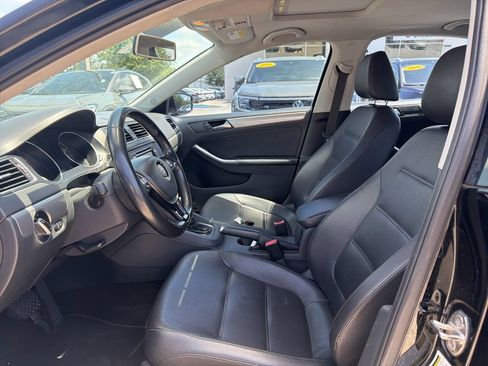 Used 2015 Volkswagen Jetta SE FWD image 2