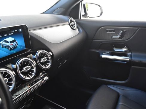 Used 2021 Mercedes-Benz GLA 250 4MATIC image 31