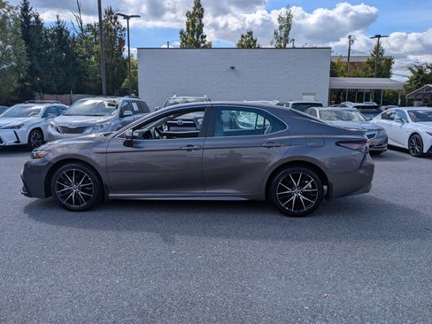 Used 2022 Toyota Camry SE image 6