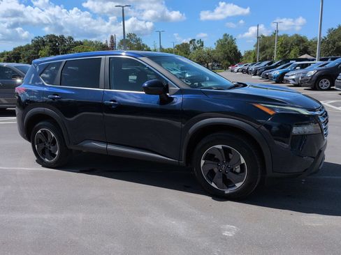 Used 2024 Nissan Rogue SV FWD image 1