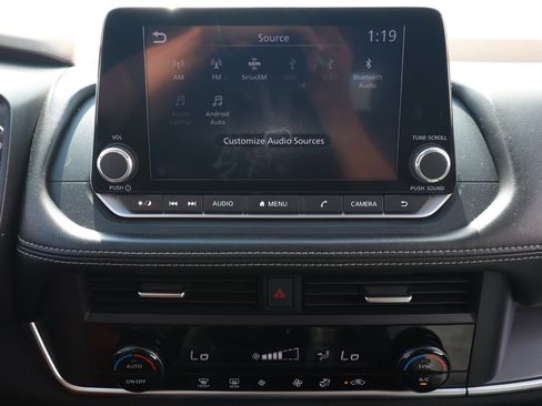 Used 2023 Nissan Rogue SV image 29