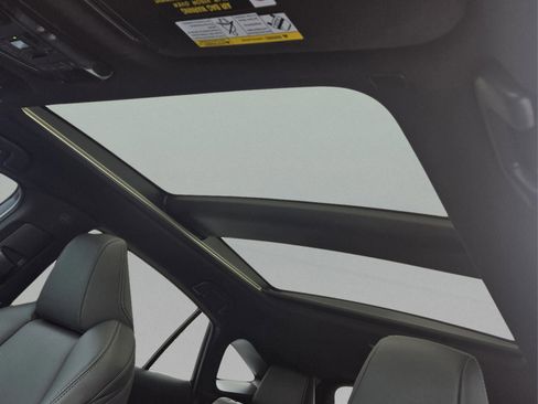 Used 2023 Toyota Venza Nightshade image 32