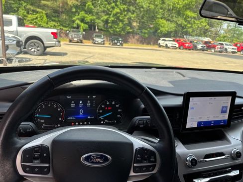 Used 2023 Ford Explorer XLT AWD/4WD image 24
