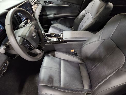 Used 2025 Toyota Camry XSE image 31