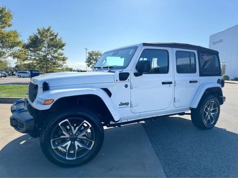 Used 2024 Jeep Wrangler Sport S w/ Convenience Group image 3