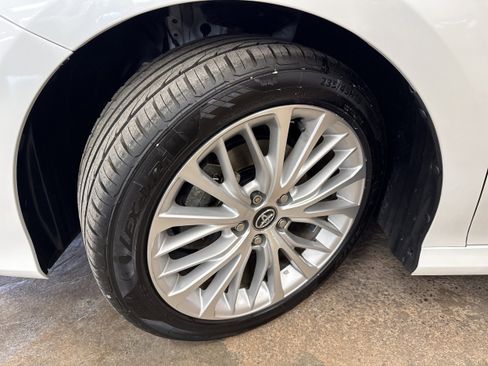 Used 2020 Toyota Camry XLE image 4