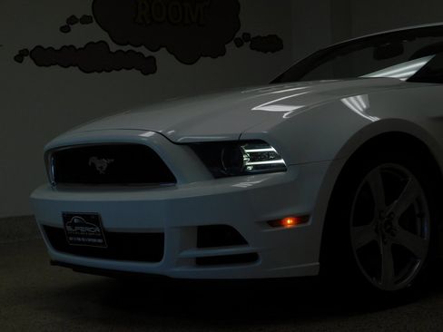 Used 2013 Ford Mustang GT Premium image 32