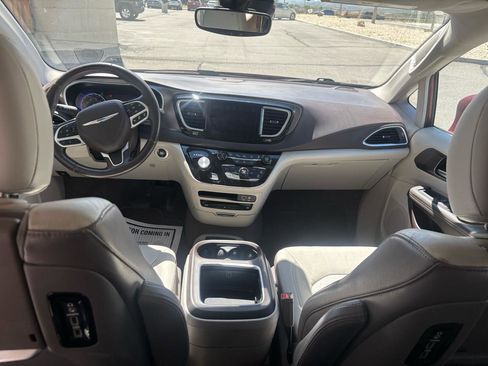 Used 2017 Chrysler Pacifica Touring-L Plus image 9