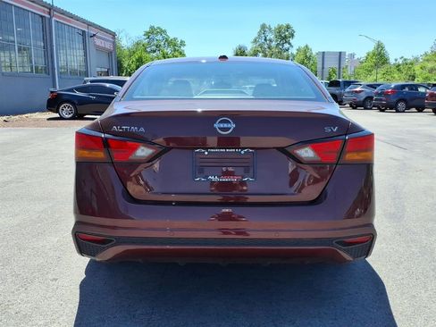 Used 2024 Nissan Altima 2.5 SV FWD image 5