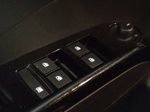 Used 2018 Chevrolet Sonic LT image 27