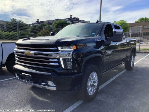 Used 2021 Chevrolet Silverado 2500 High Country w/ Z71 Off-Road Package image 4