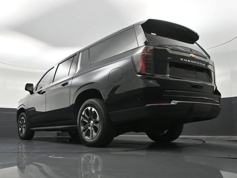 Used 2026 Chevrolet Suburban LS RWD image 27