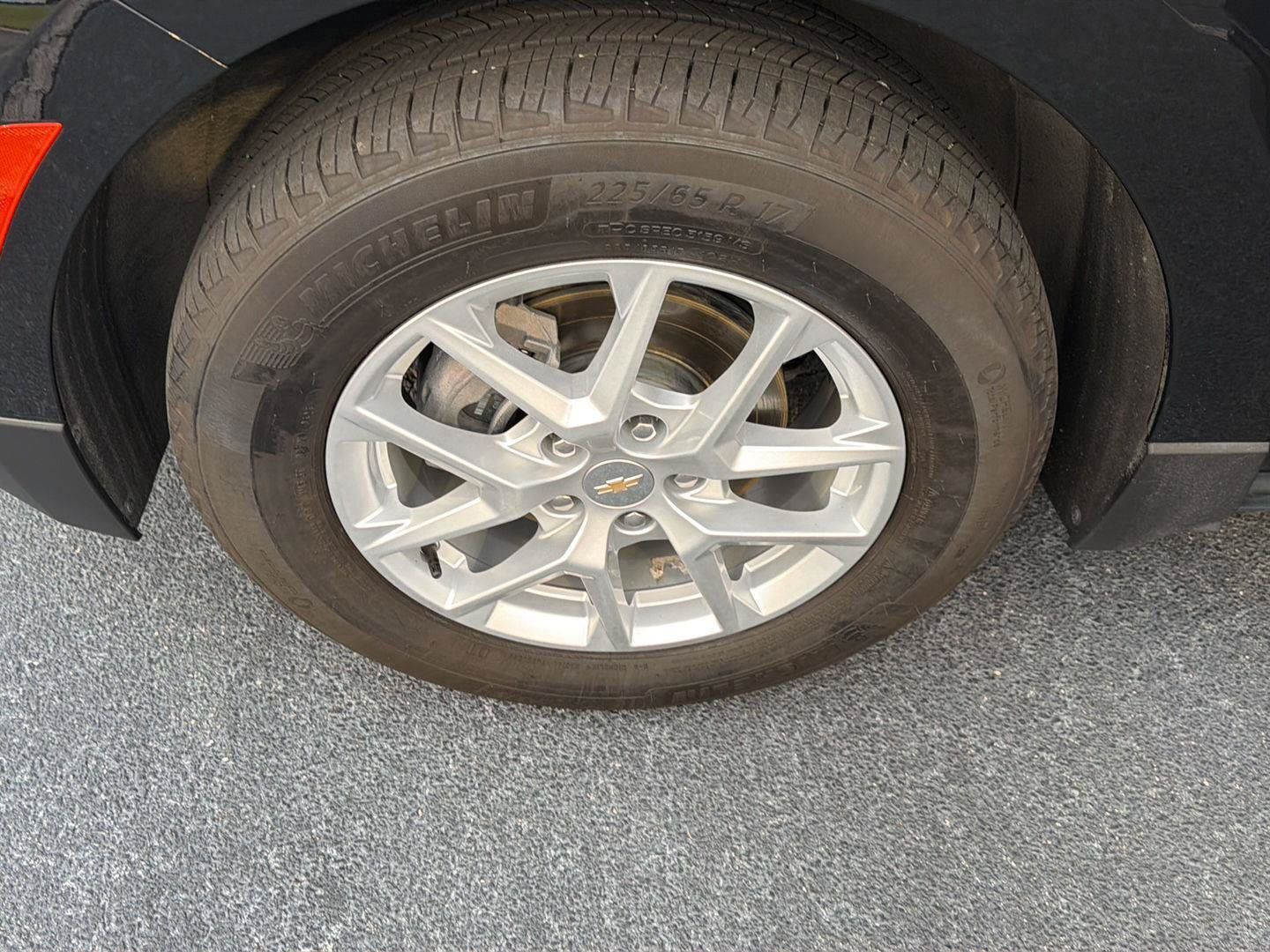 Used 2024 Chevrolet Equinox LT FWD image 35