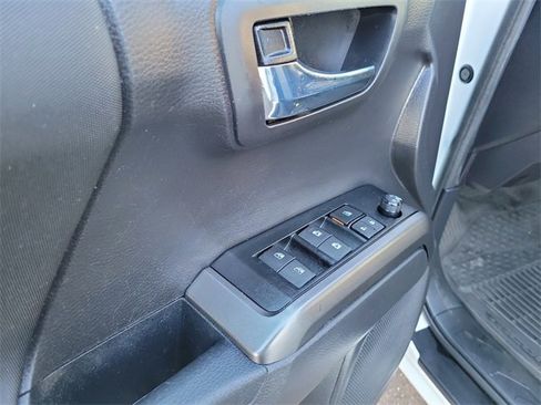 Used 2023 Toyota Tacoma TRD Sport image 22