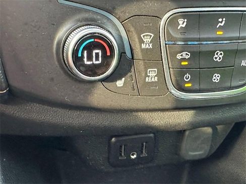 Certified 2019 Chevrolet Traverse LT w/ LT Premium Package image 24