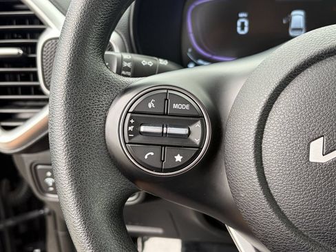 Used 2025 Kia Soul LX FWD image 36