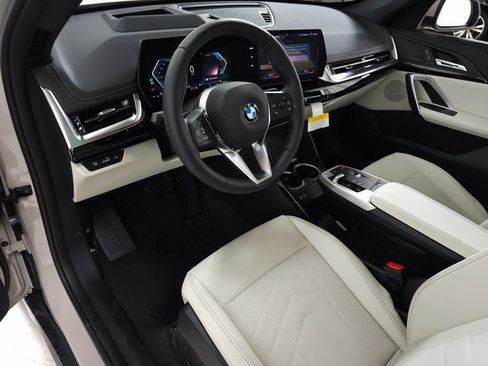 Used 2026 BMW X1 xDrive28i w/ Technology Package AWD/4WD image 13