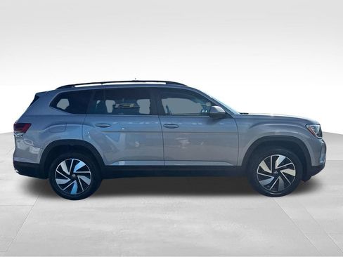Used 2025 Volkswagen Atlas SE FWD image 7
