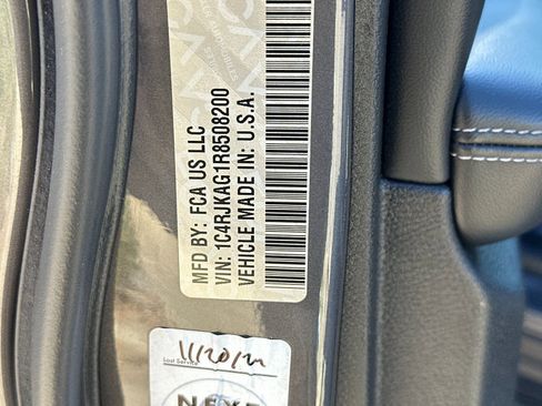 Used 2024 Jeep Grand Cherokee L Laredo image 28