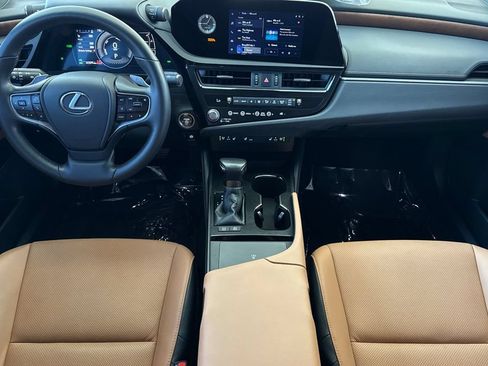 Used 2024 Lexus ES 300h w/ Premium Package FWD image 4