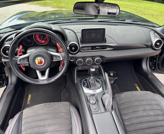 Used 2018 FIAT 124 Spider Abarth RWD image 15