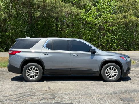 Used 2021 Chevrolet Traverse LS FWD image 3