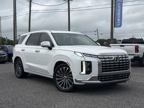 Used 2023 Hyundai Palisade Calligraphy FWD image 2