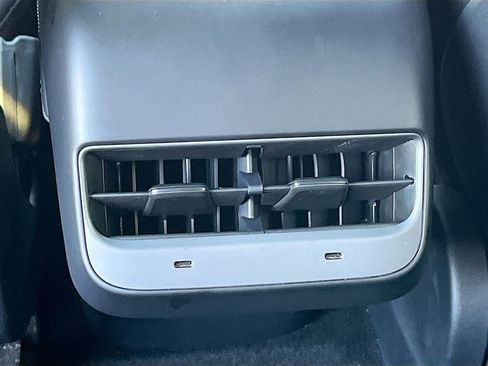 Used 2025 Tesla Model Y Long Range image 27