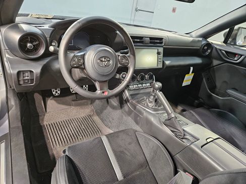 New 2025 Toyota GR86 Premium image 9