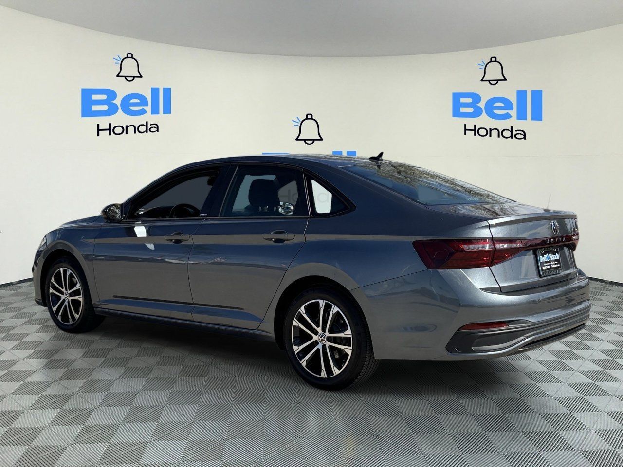 Used 2025 Volkswagen Jetta Sport FWD image 3